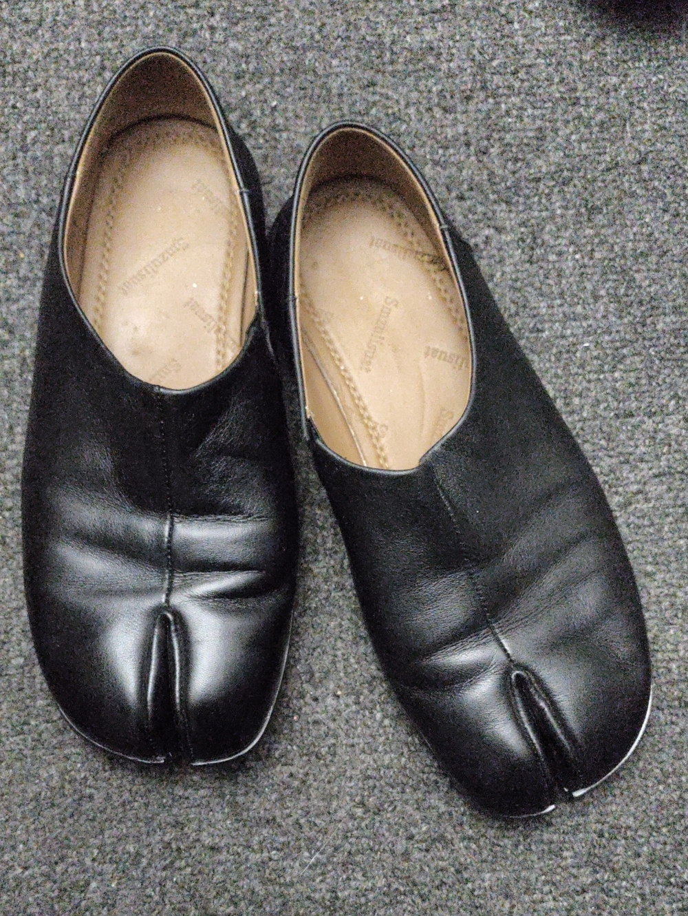Black Split-Toe Slip-On Leather Shoes